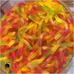 پاستیل میوه ای طرح کرم ببتو
